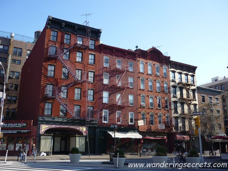 What's your story? Supermarket in New-York - Wandering Secrets